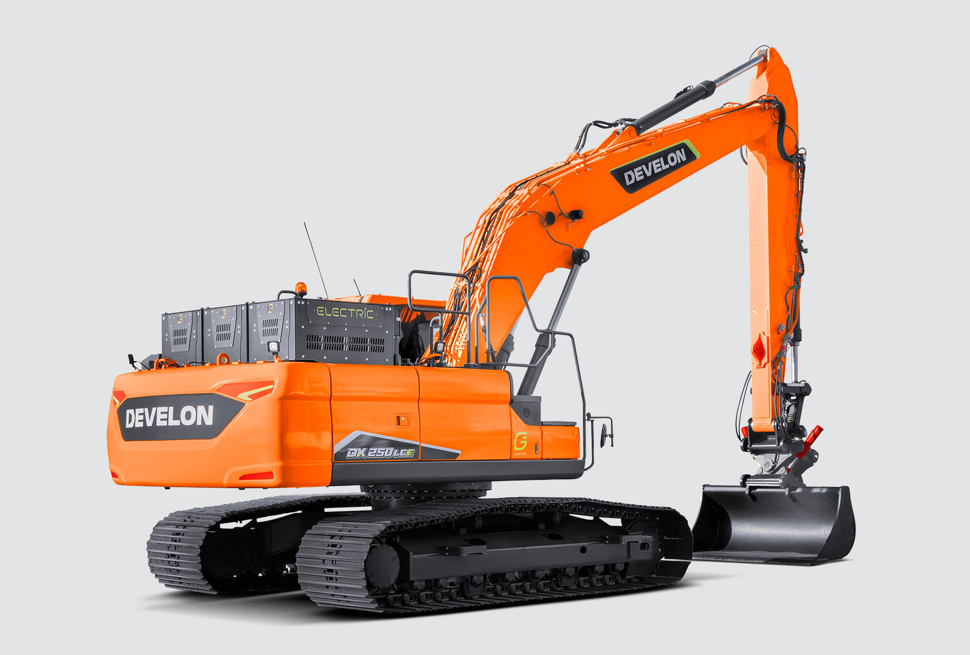 develon-dx250lce-7-studio-image